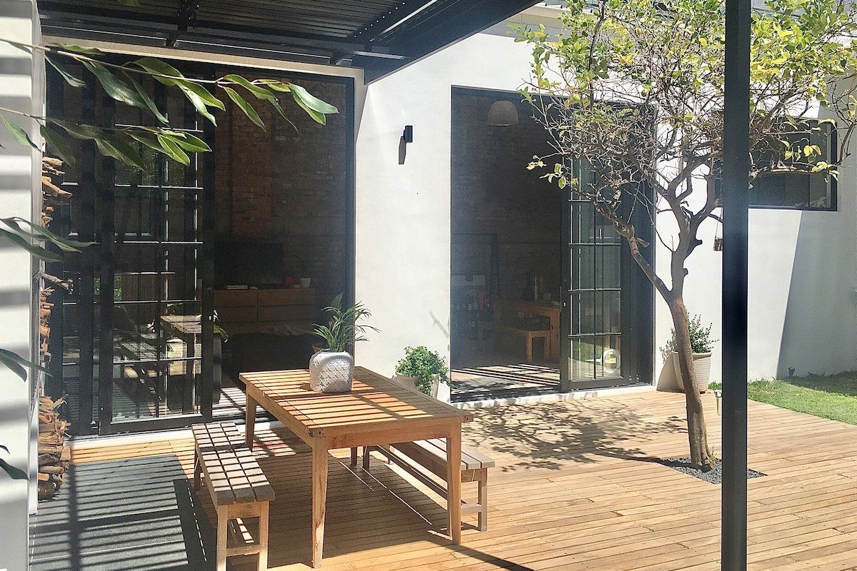 Oasis off trendy Kloof Street gallery image 4