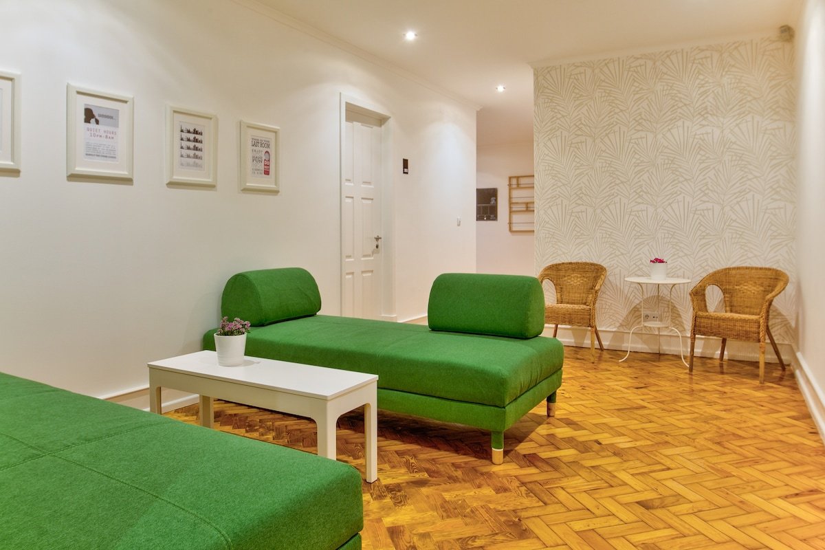 Home Out 2E – Apartment at City Center w/ Parking gallery image 4