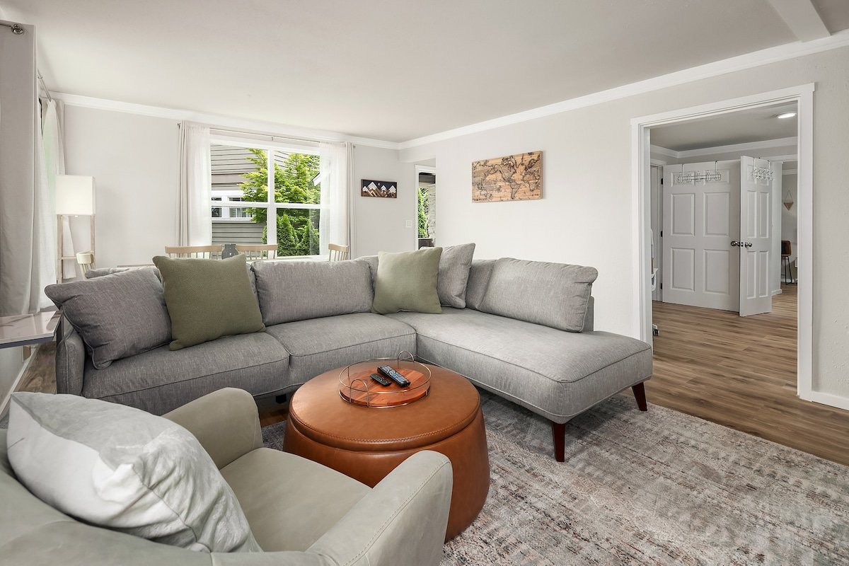 Spacious & Modern 3 Bedroom in Madison Valley gallery image 5