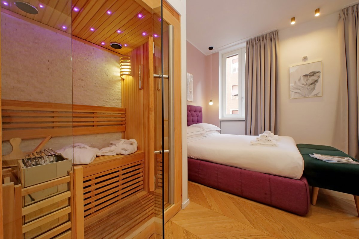 TR Campo de’ Fiori Suite w Sauna and Hot Tub