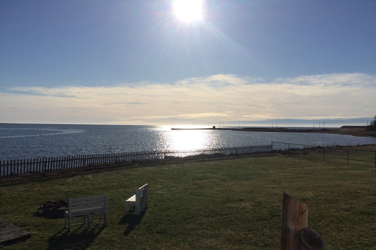 WATERFRONT CHALET ST-THOMAS gallery image 4