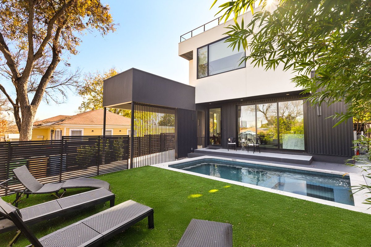 Heated Pool Luxury Zilker home Sleeps 8 great view