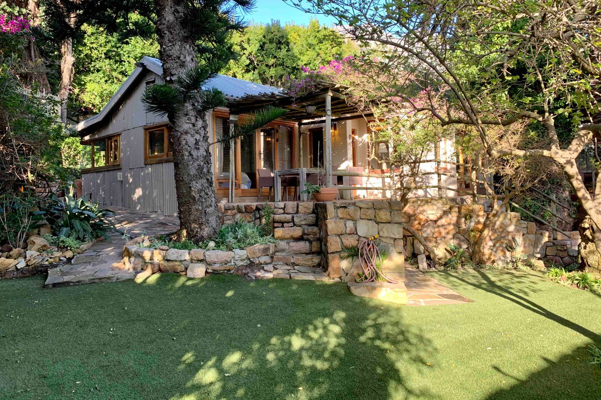 Cosy Cottage in Camps Bay Village
