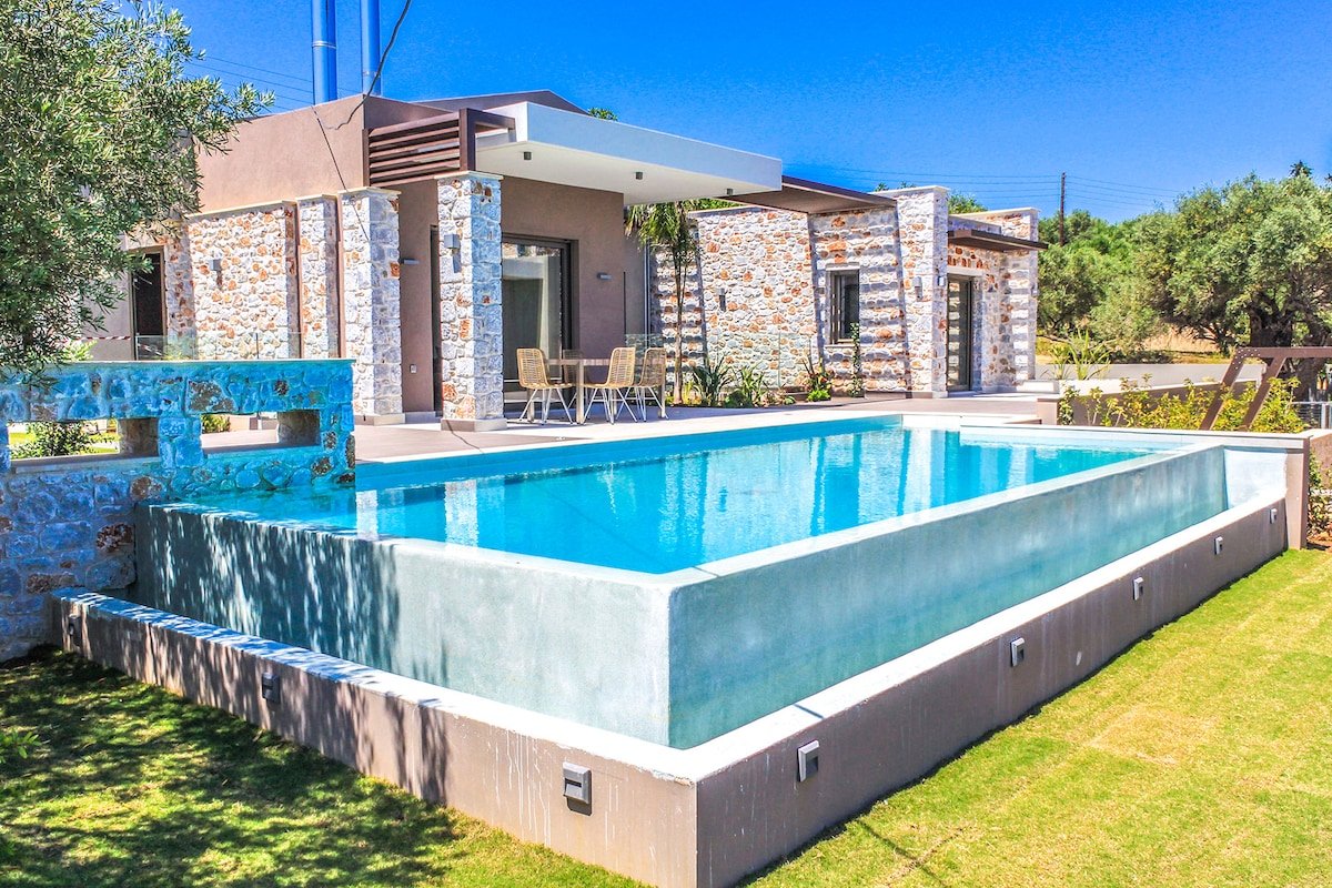 3′ to Beach / Private Pool / Gym / Games Room gallery image 5