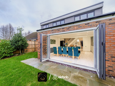 6BR house/2BR Bungalow & Parking