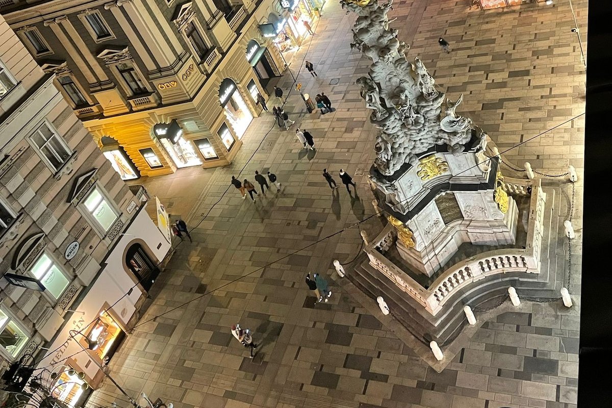 3Br AC next to Rosewood Graben Prestigeapartments gallery image 3