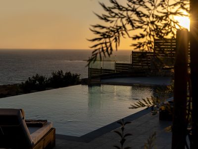 Villa Bespoke, sea view, heated pool, jacuzzi, 2BD