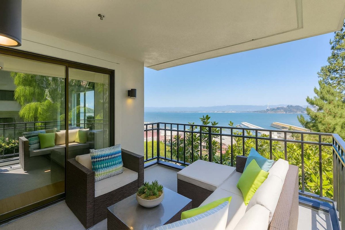 Golden Hour Views from a Charming SF Hideaway gallery image 3