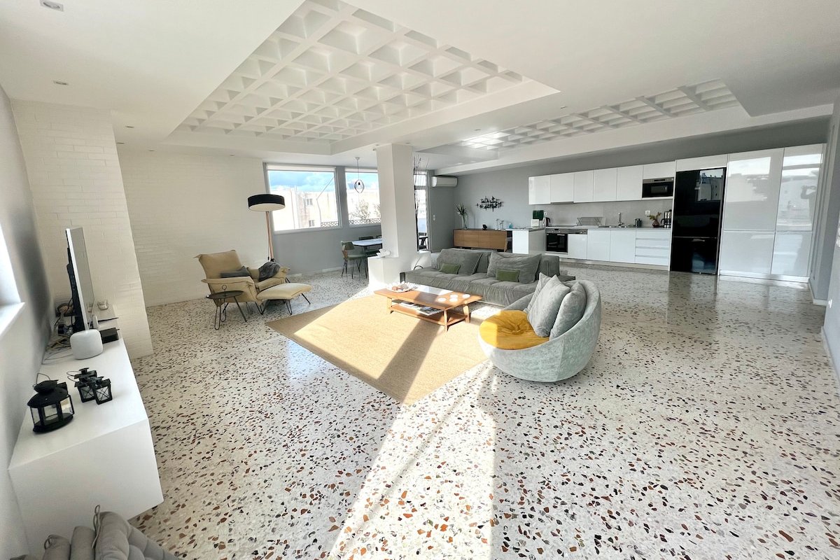 Fab New Modern Flat in Central Athens with Awesome Sunsets gallery image 2