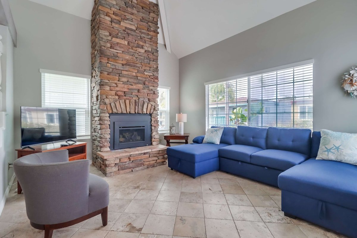 Steps to ocean & bay, A/C, large patio, 4 parking gallery image 3