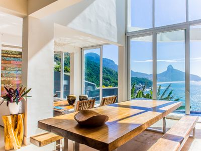 Villa Rio –Magnificent Ocean Front House in Joá
