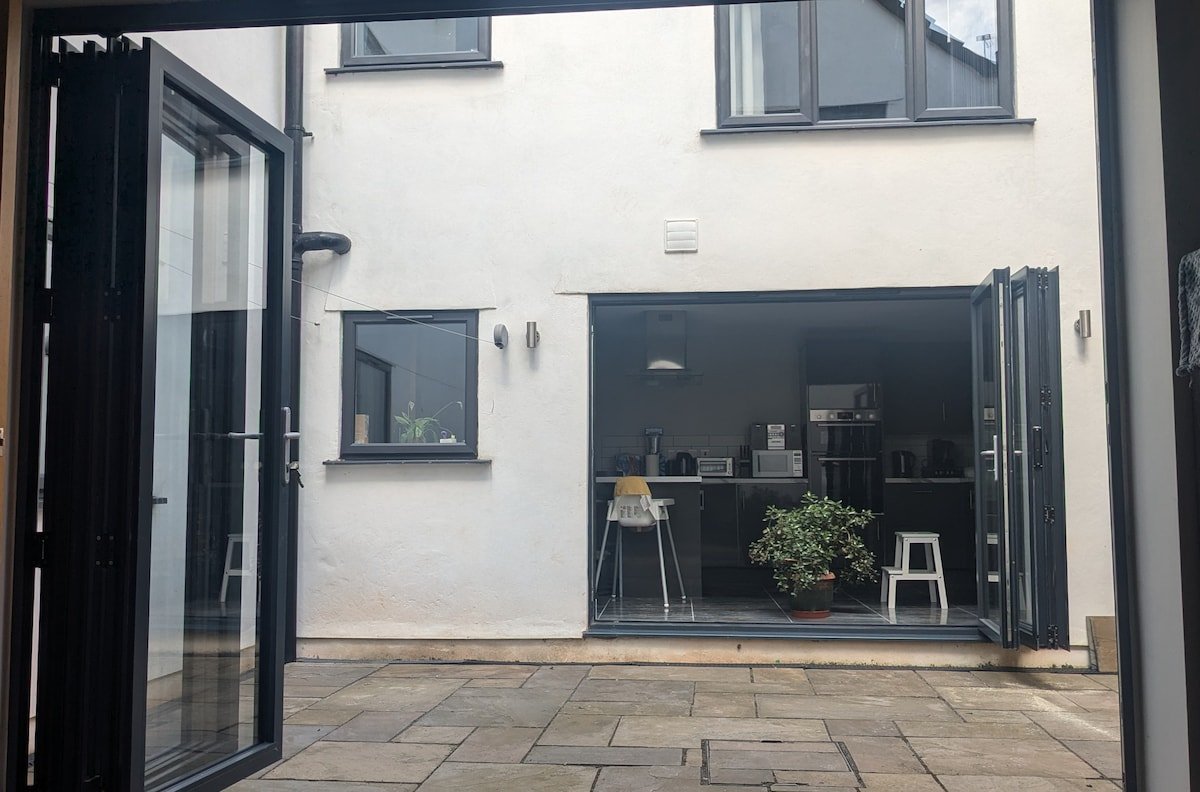 Spacious & Unique, Converted 1882 Gospel Hall gallery image 3