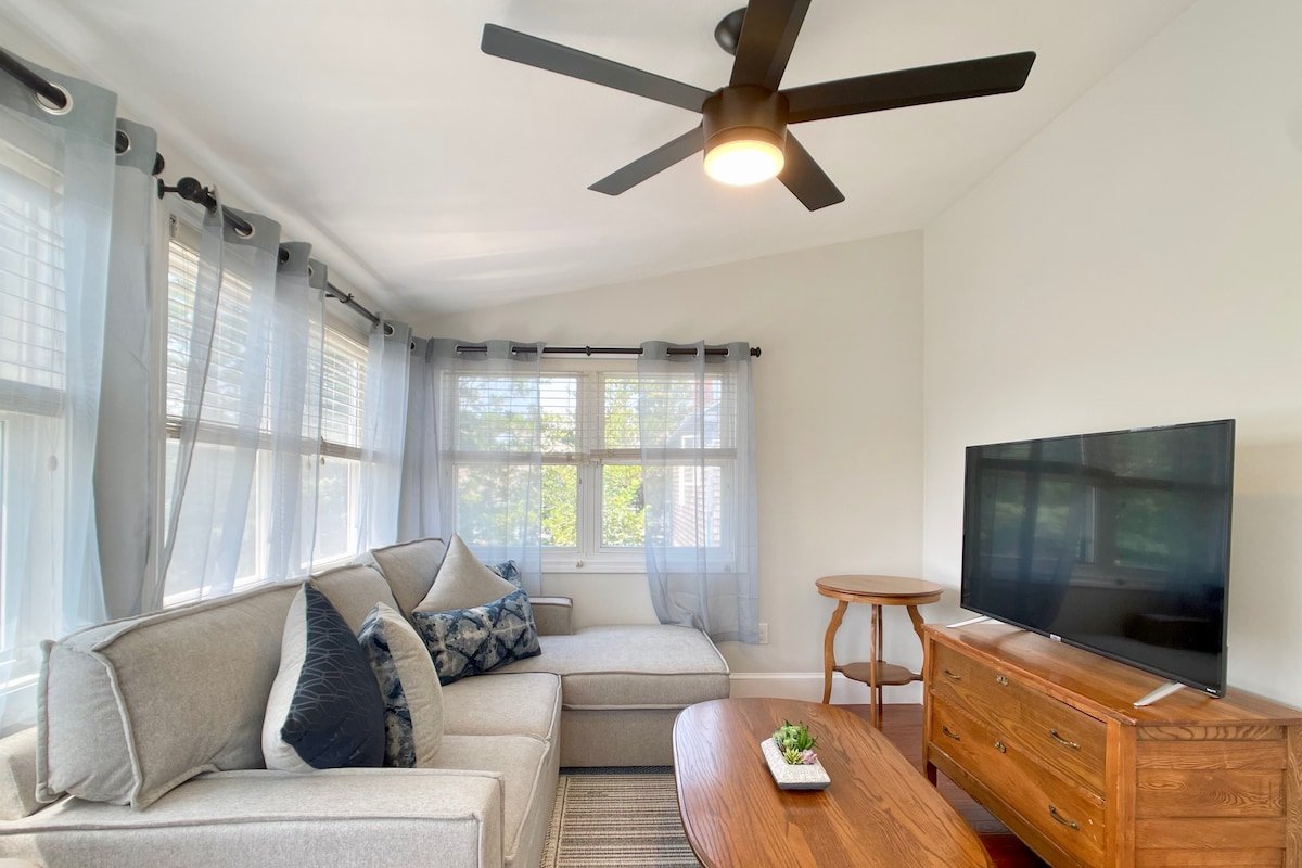 Green End Inn 2-Family House gallery image 3