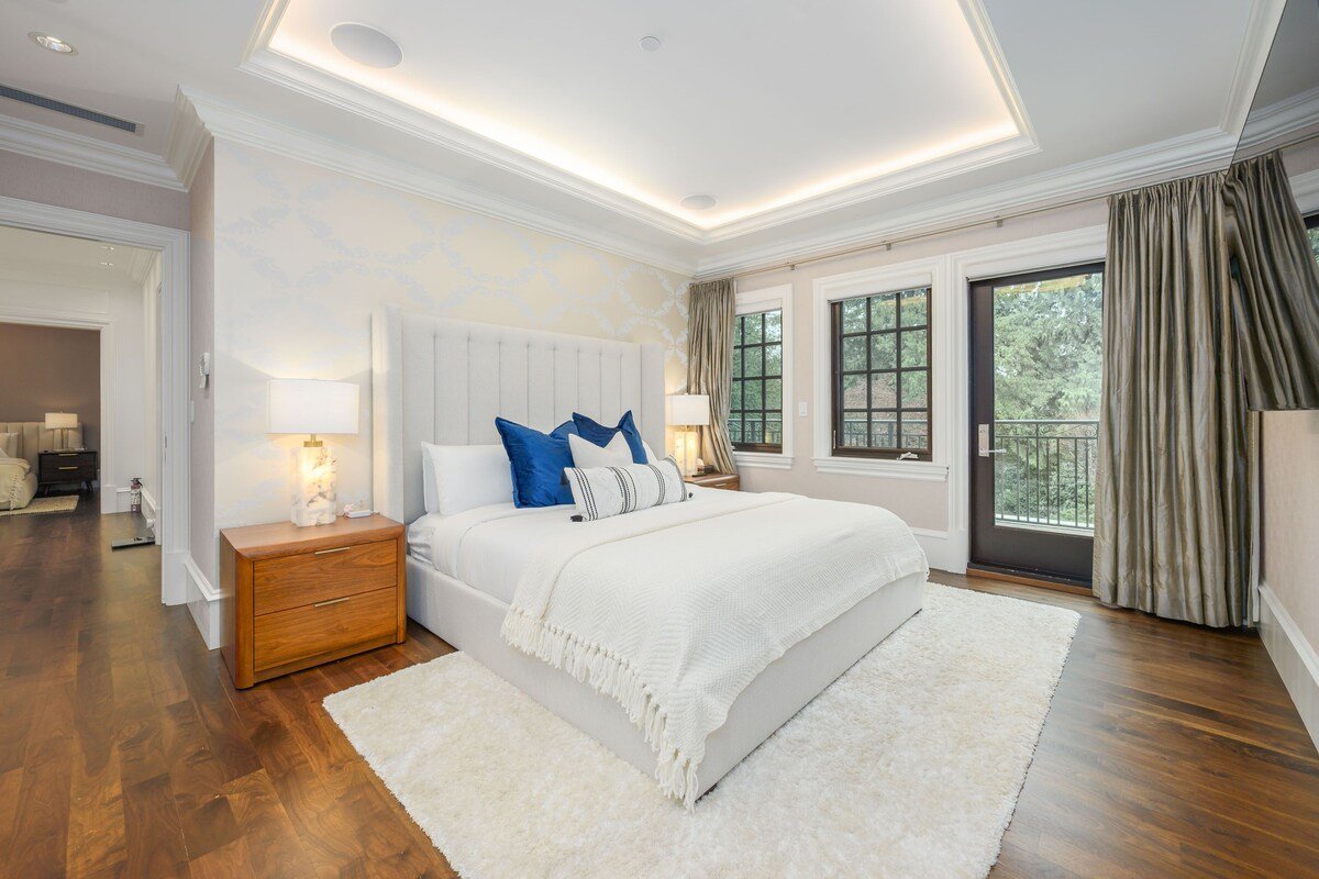 The Fendi Villa | Pool&HotTub • 7 min to Downtown gallery image 3