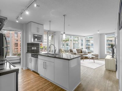 3 beds-Downtown, Free Parking/Hot-tub/Pool, Condo