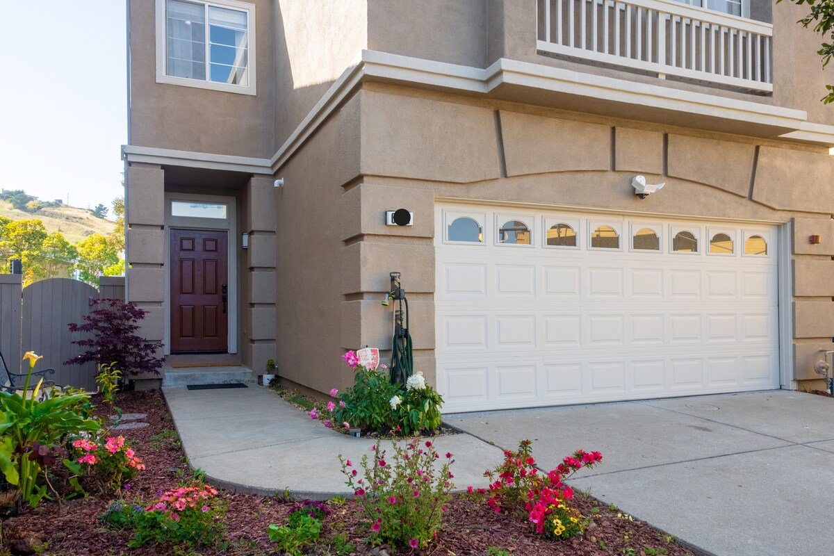 Stunning house with views and oasis garden gallery image 4