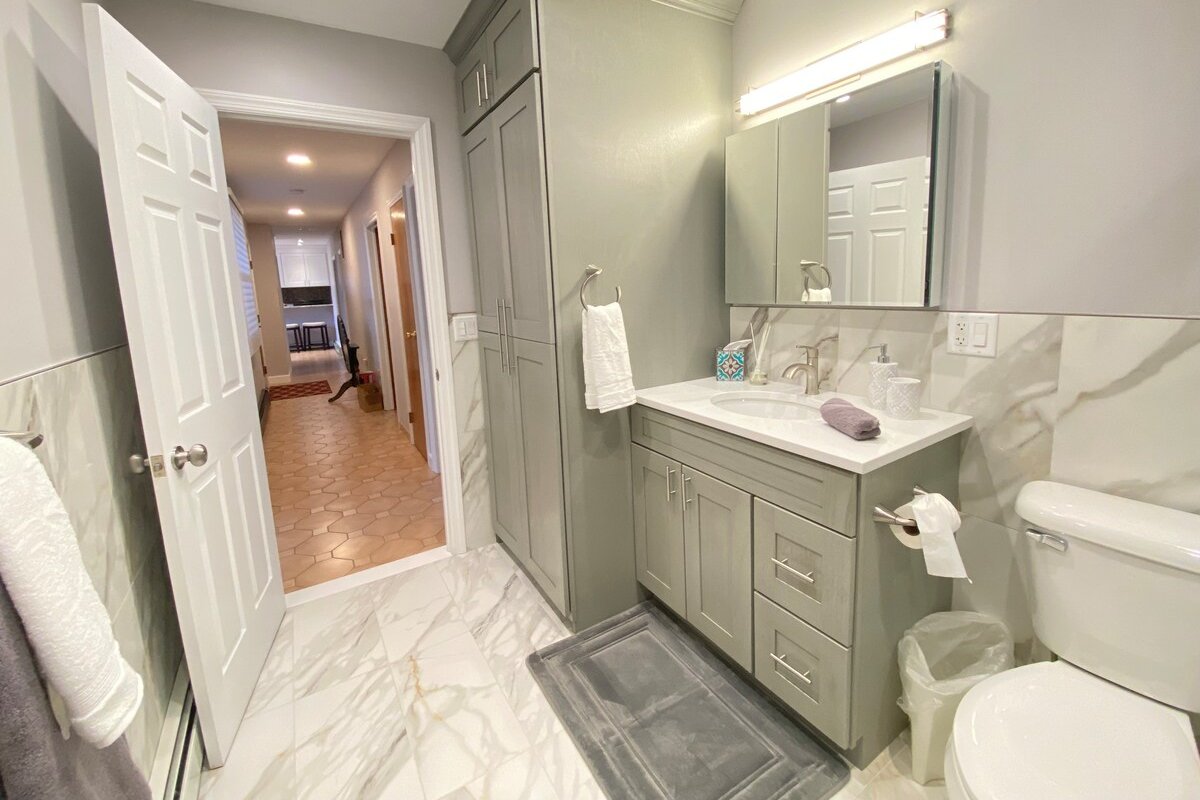 Huge 4BR/2Bath/Free Parking/NYC/ EWR/ MetLife gallery image 4