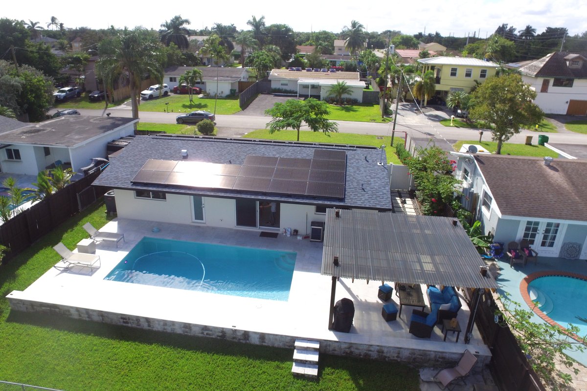 Modern pool home on lake near Hardrock FLL airport
