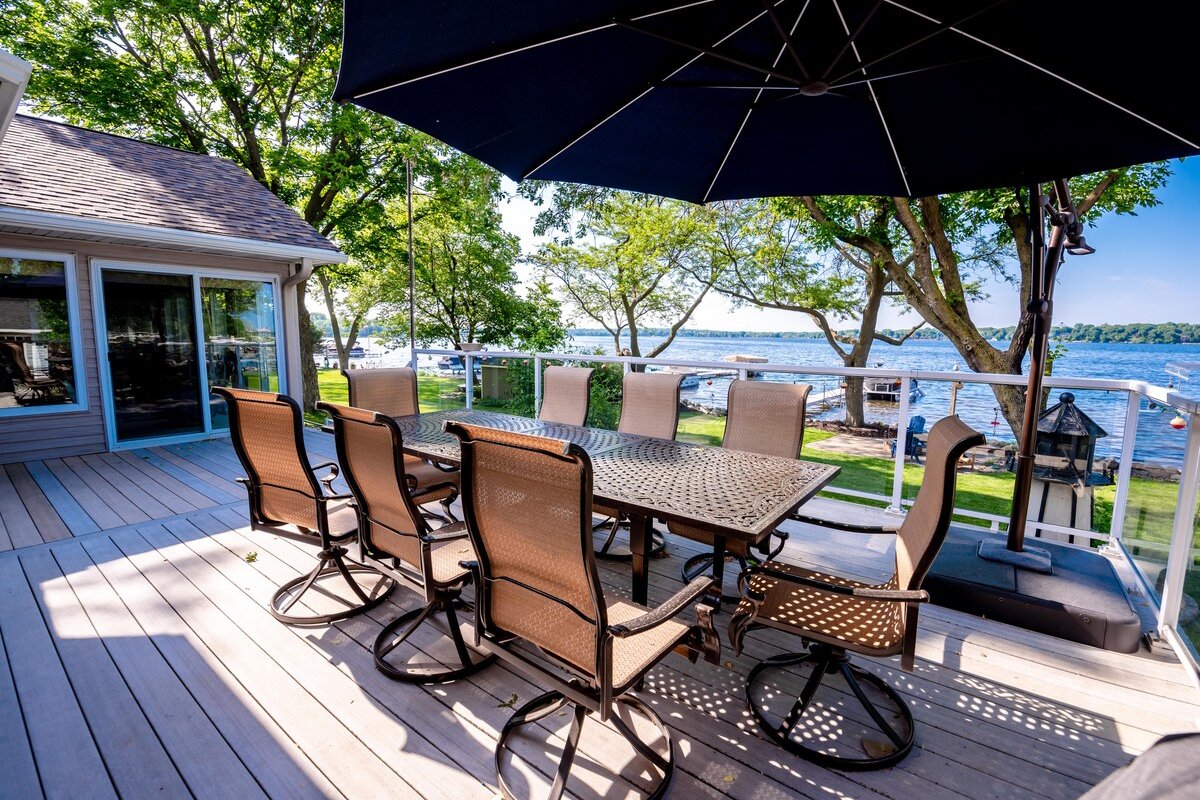 Lakefront Family Retreat gallery image 4