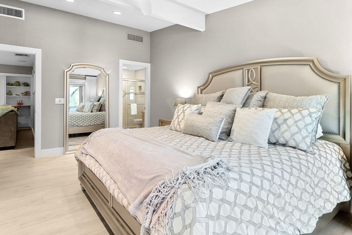 Wine Down – Ultimate Captiva Vacation! gallery image 3