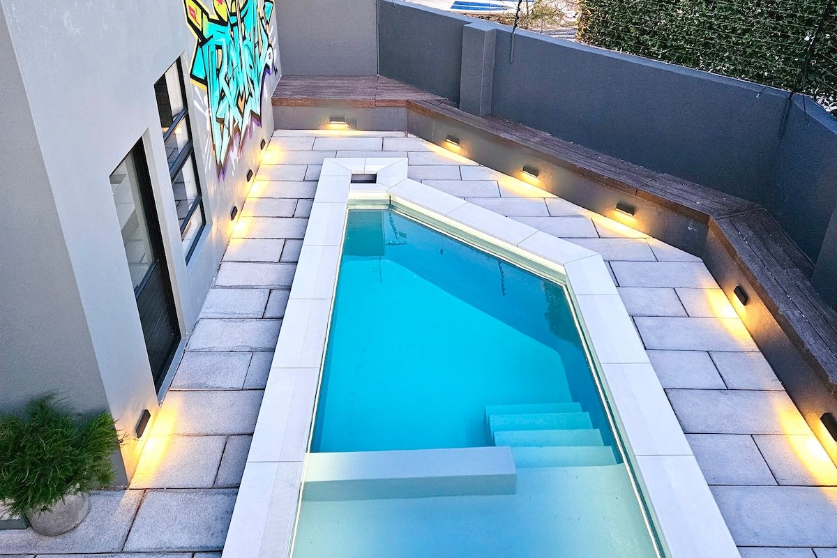 Luxury villa | Pool | Serviced | Outdoor BBQ gallery image 3