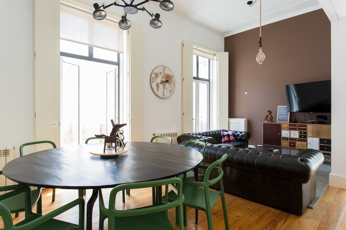 Flores – Triplex in Chiado w/ terrace & parking! gallery image 4