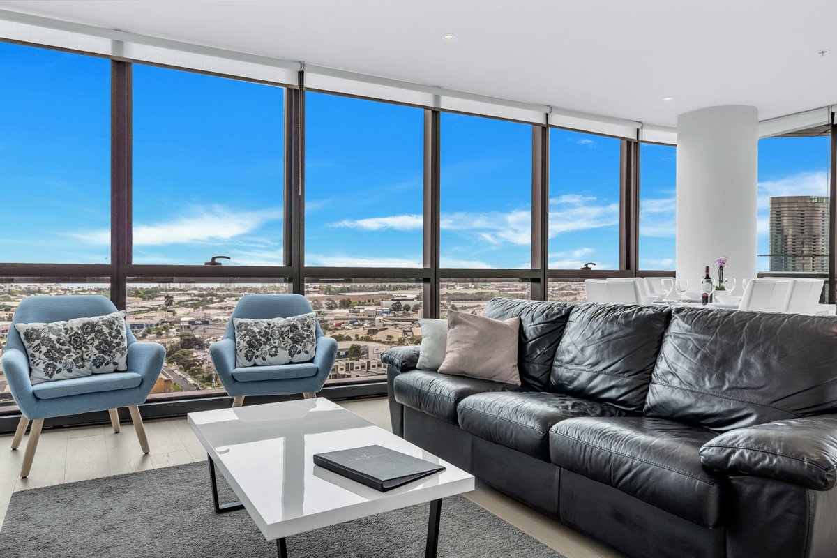 Premium 2 Bedroom with Riveting Views on Collins