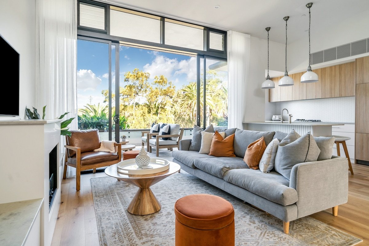 Luxurious penthouse-park, Golf Course, ocean views gallery image 3