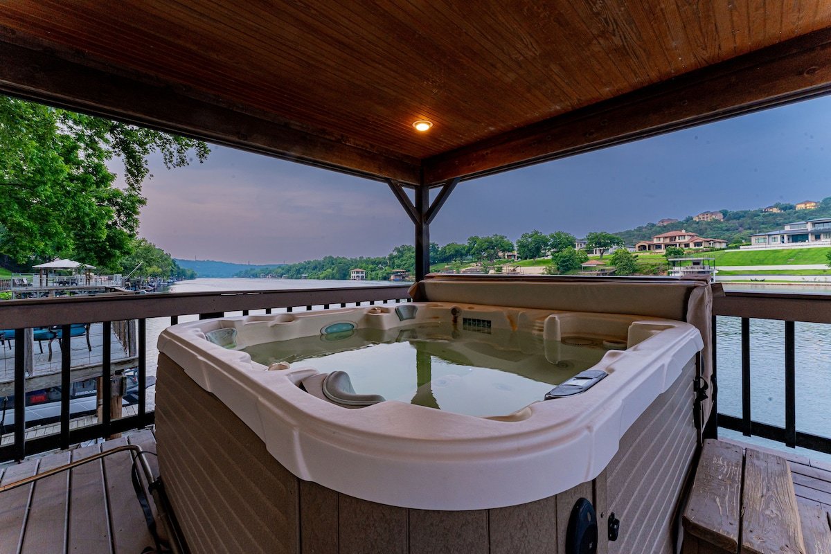 Austin Retreat: Scenic, Secluded, Stylish Stay gallery image 5