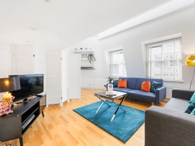 SoHo Apartment – Sleeps 8 – 3 BED 92sq meters