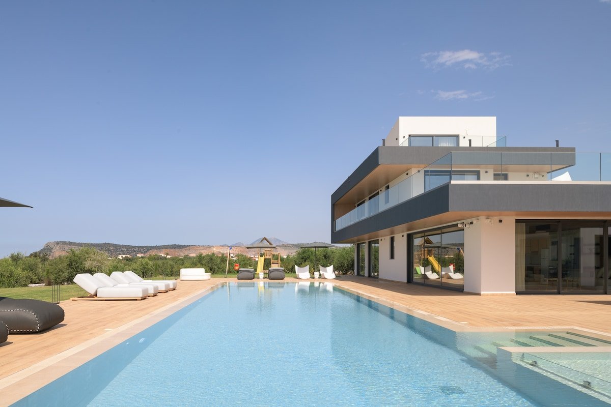 Aesthea Villa, 2Pools, Spa & Close to the beach gallery image 4