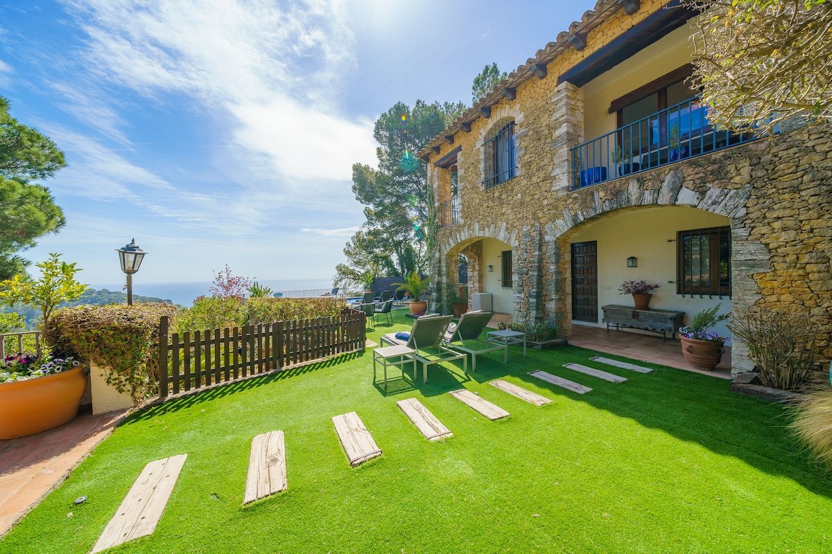 Villa Can Toni – Sea View, Pool, Jacuzzi & A/C gallery image 5