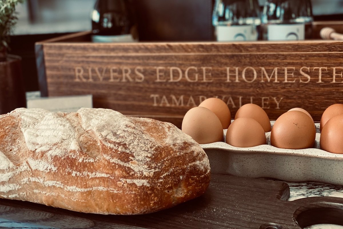 Rivers Edge Homestead. Absolute Waterfront Luxury gallery image 5