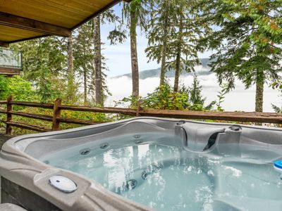 Seaside Haven -Hot Tub with Oceanfront View
