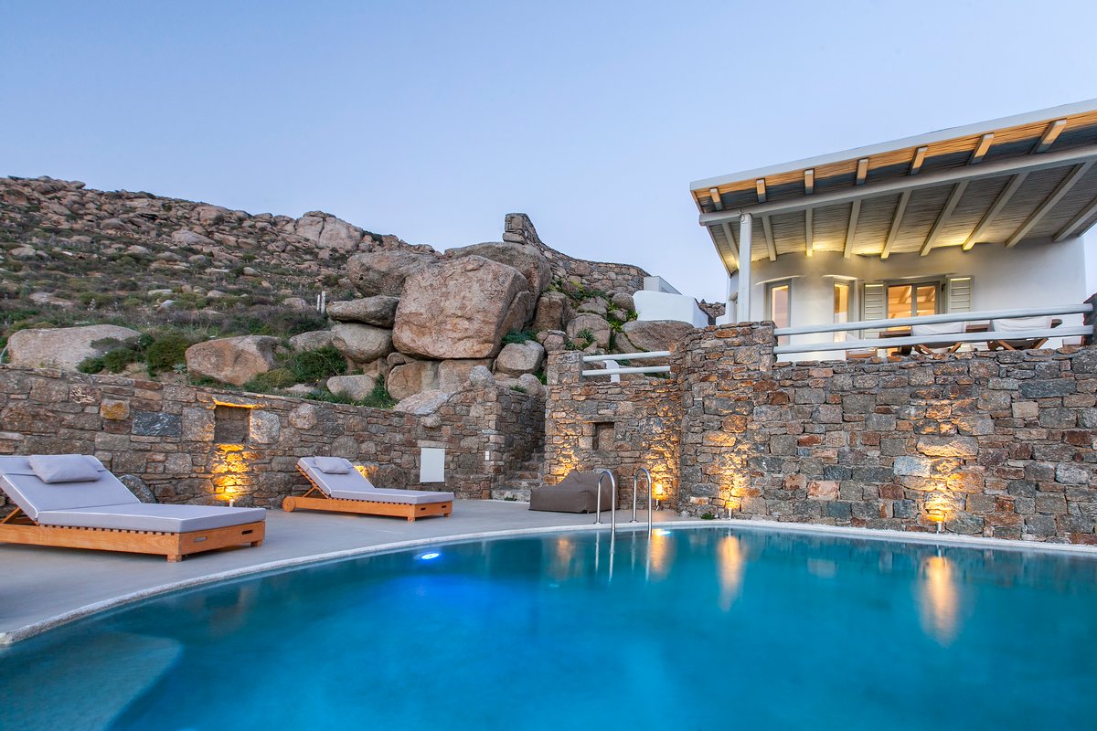 Breathtaking 6 Bed villa in Platis Gialos