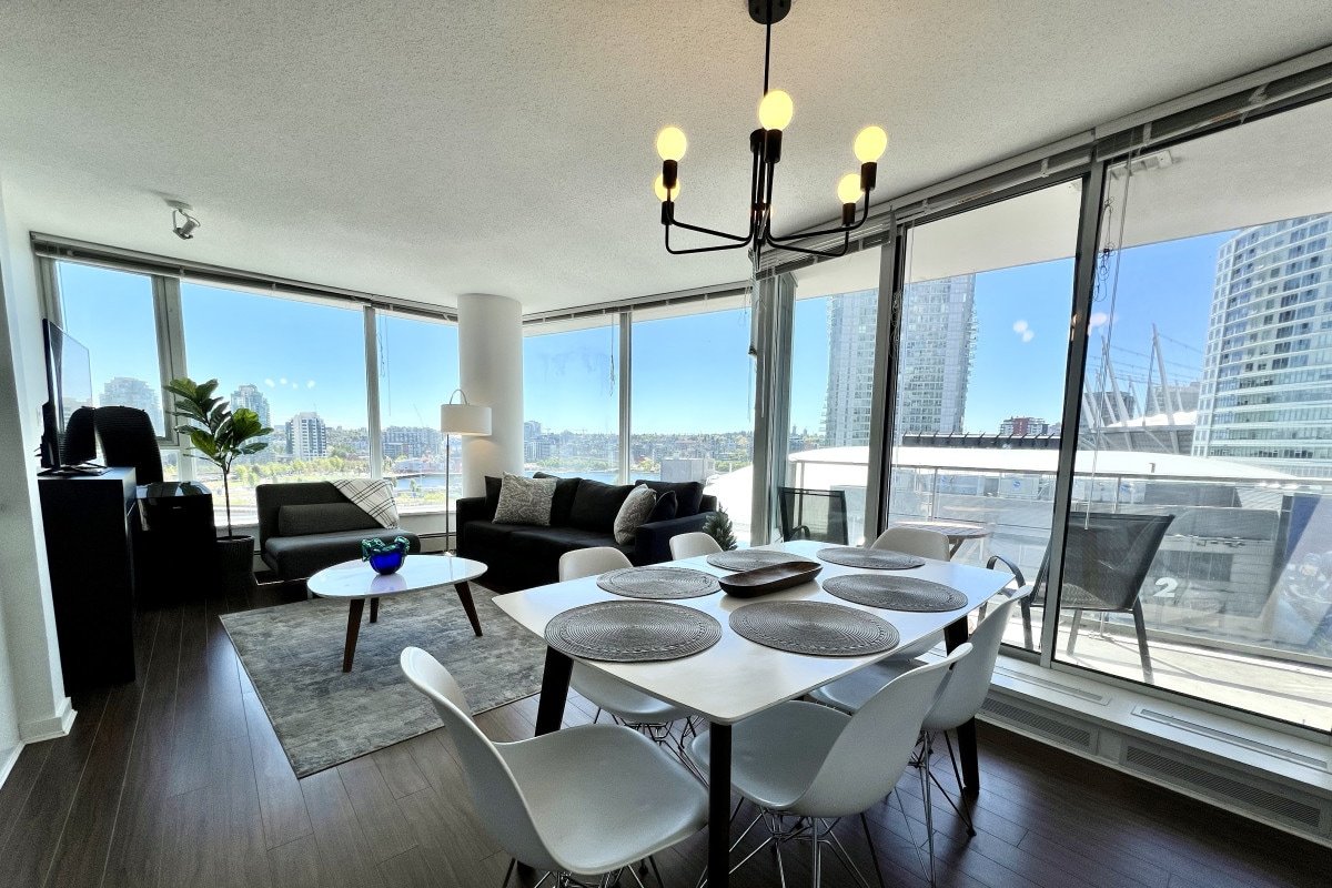 King Bed|Stunning Water Views|POOL|Hot Tub|GYM gallery image 4