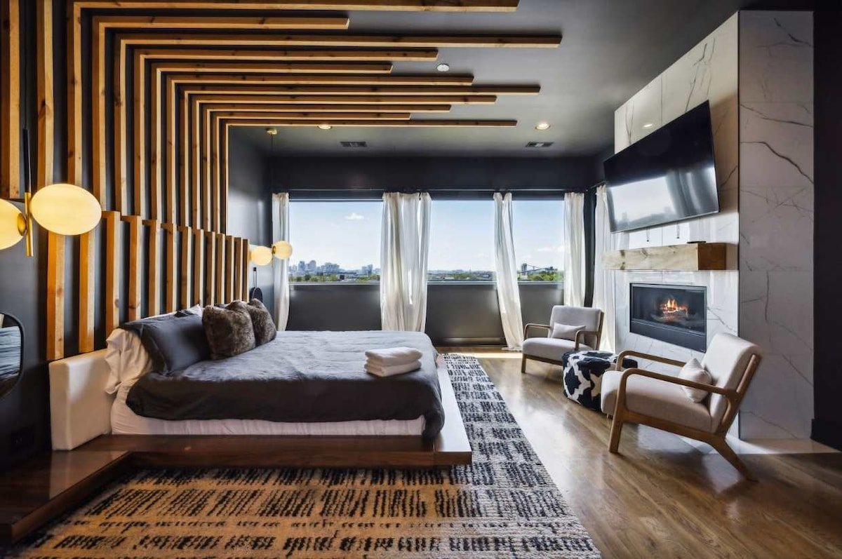 Luxury Skyline Mansion: Pool, Hot Tub & Game Room! gallery image 4