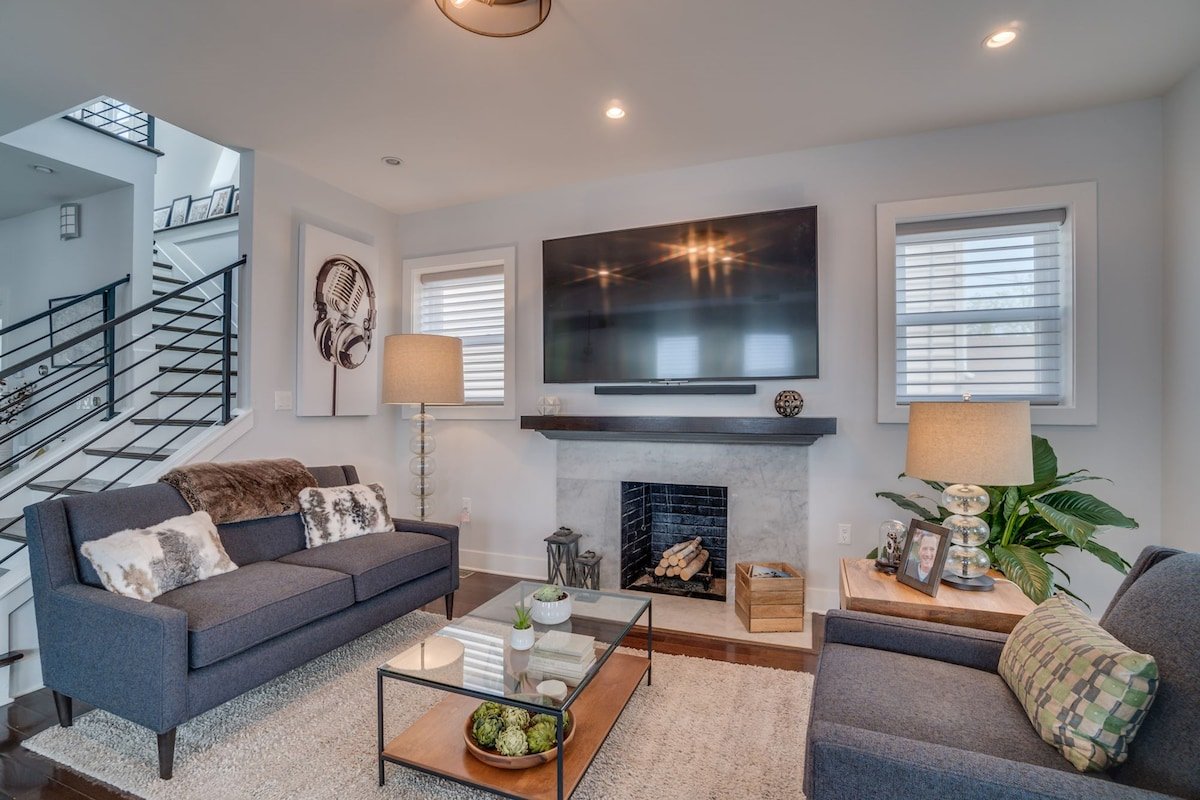 Pristine Single Family Home gallery image 5