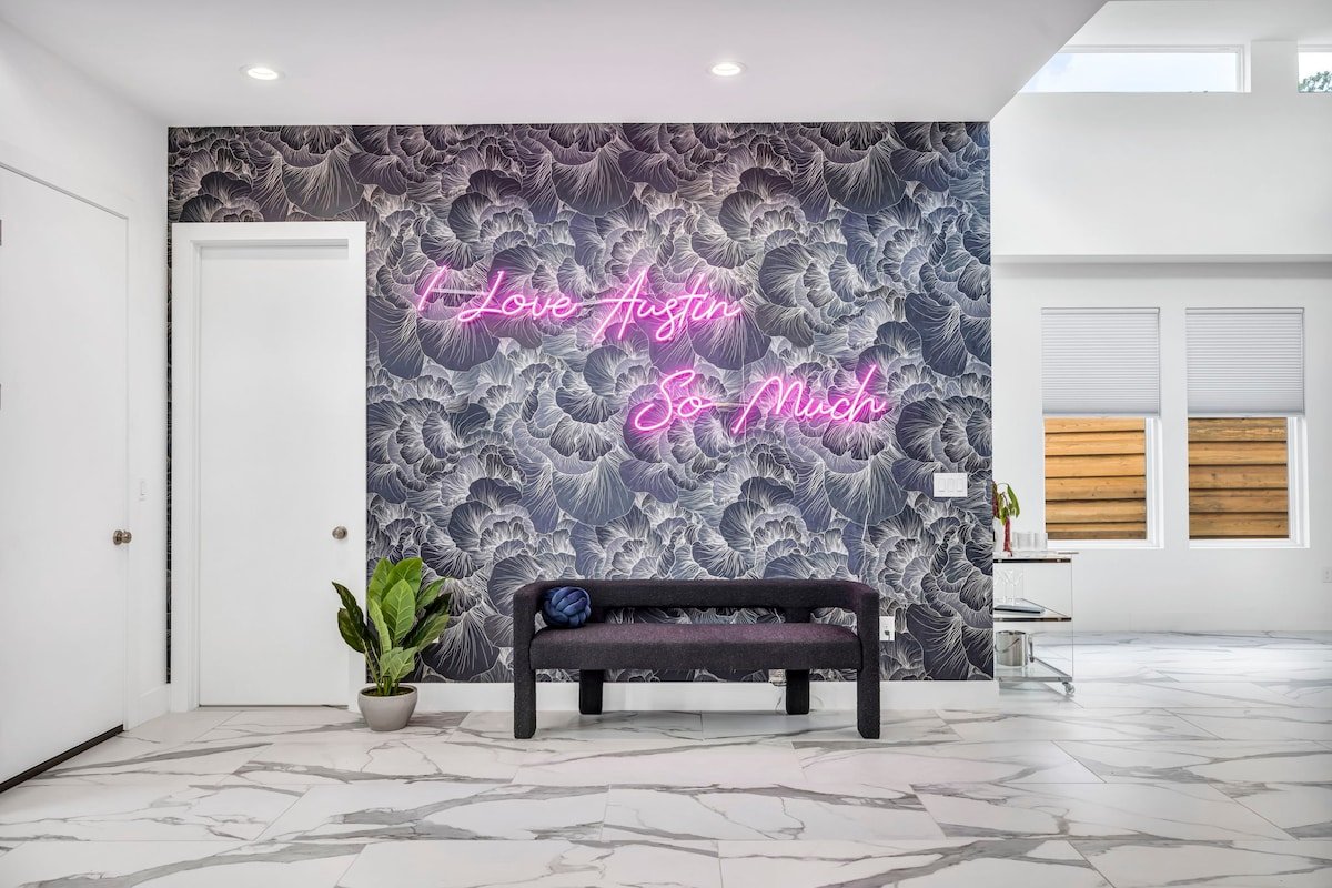 Luxury Villa 5 min to SoCo & DT+ Heated Pool gallery image 3