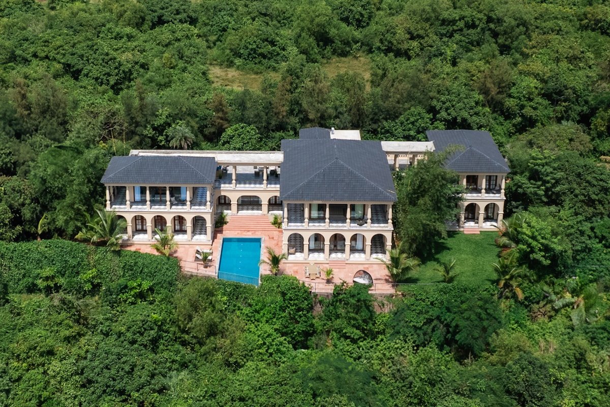 LohonoStays Villa Sacri Borod 4