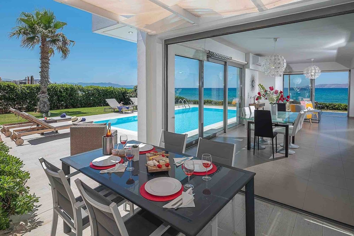 Luxury Villa with Private pool next to sandy beach gallery image 2