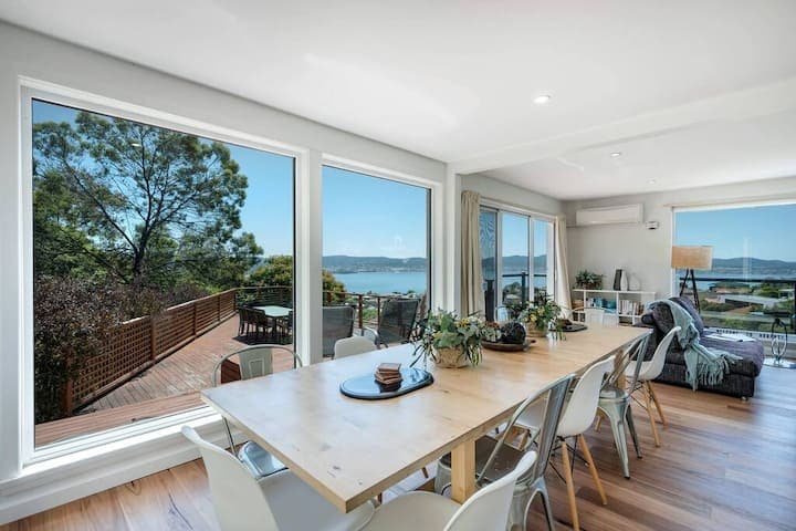 House on the Hill with a View – Sleeps 12, 3 Bath. gallery image 4