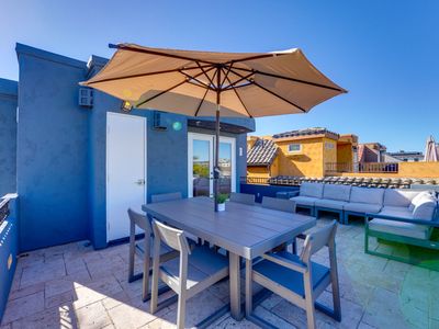 Massive Beach Home – Dog Friendly, AC, Steps2Sand!