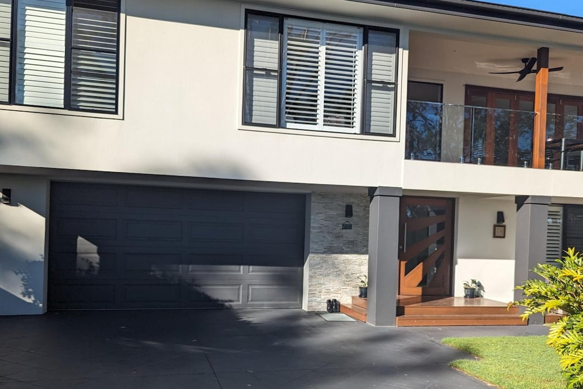 Tweed Riverside Luxury gallery image 3