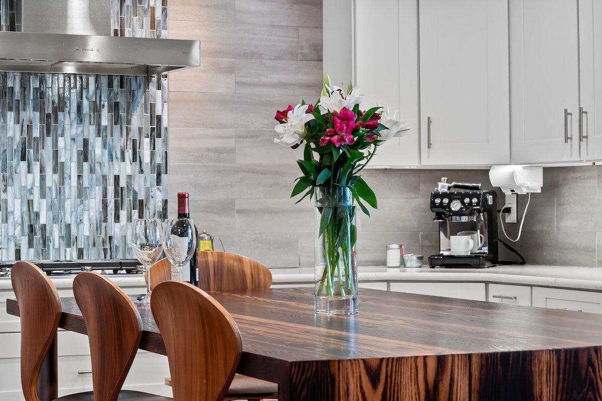 Family Home With Expansive Remodeled Spaces gallery image 2