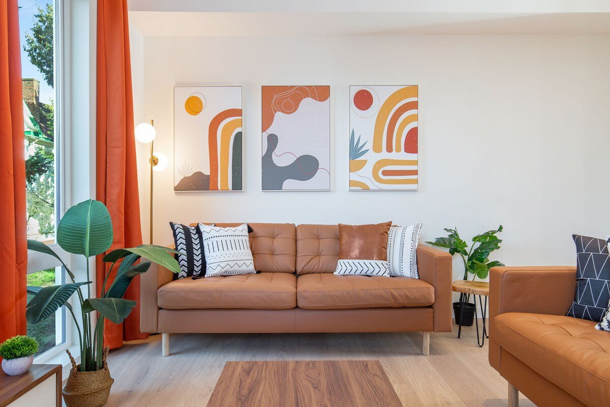 Walk to CapHill 4B4B w/EV Rooftop 6 Beds Sleeps 12 gallery image 5