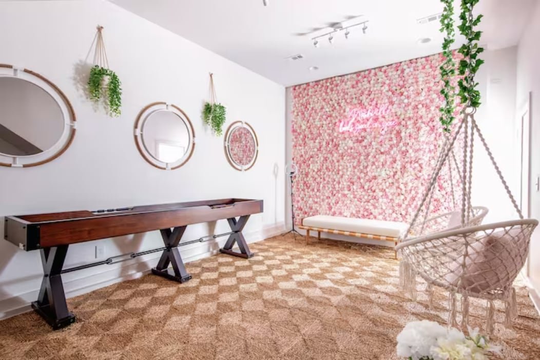 Bachelorette Bash! Sleeps 20! 2 Private rooftops! gallery image 4