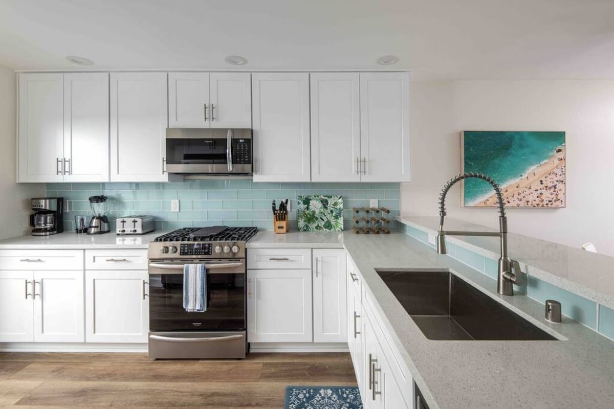 R&R Retreat Beautiful bayside 3 bedroom 3.5 bath gallery image 2