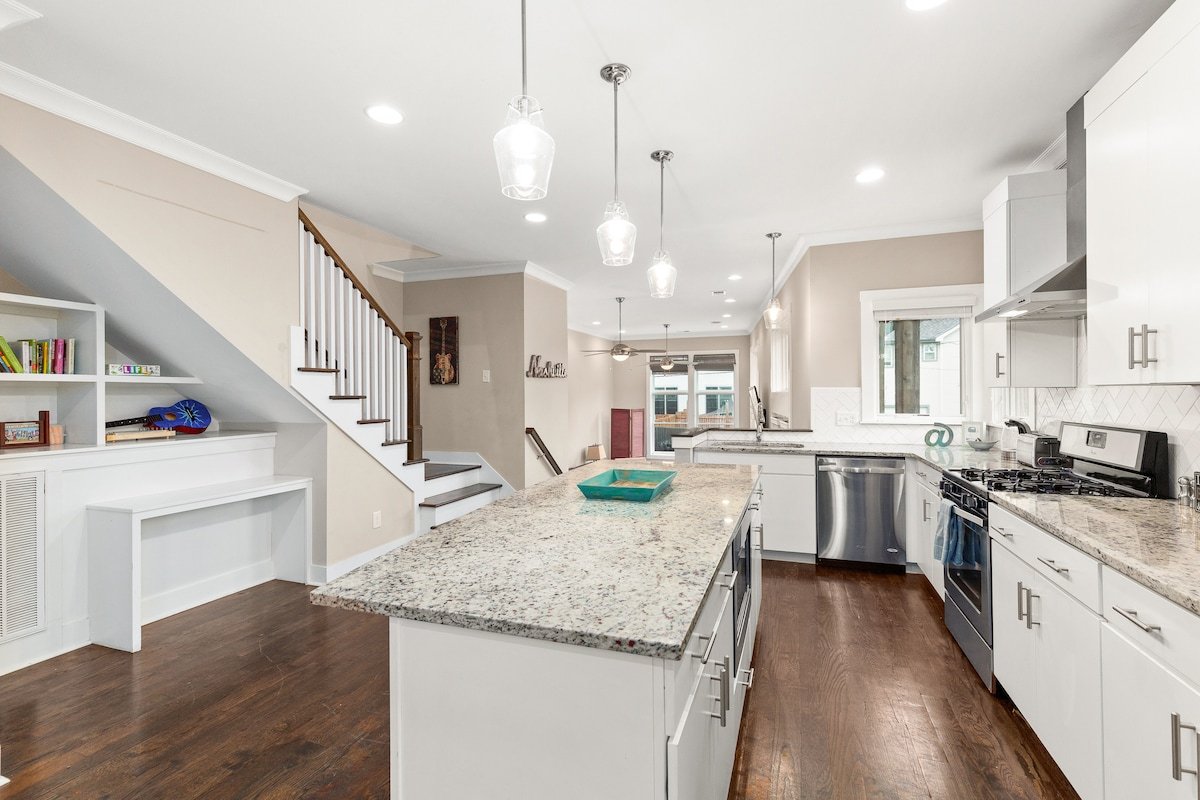 WALK DOWNTOWN•Music Row Bachelorette•Game Room• gallery image 3