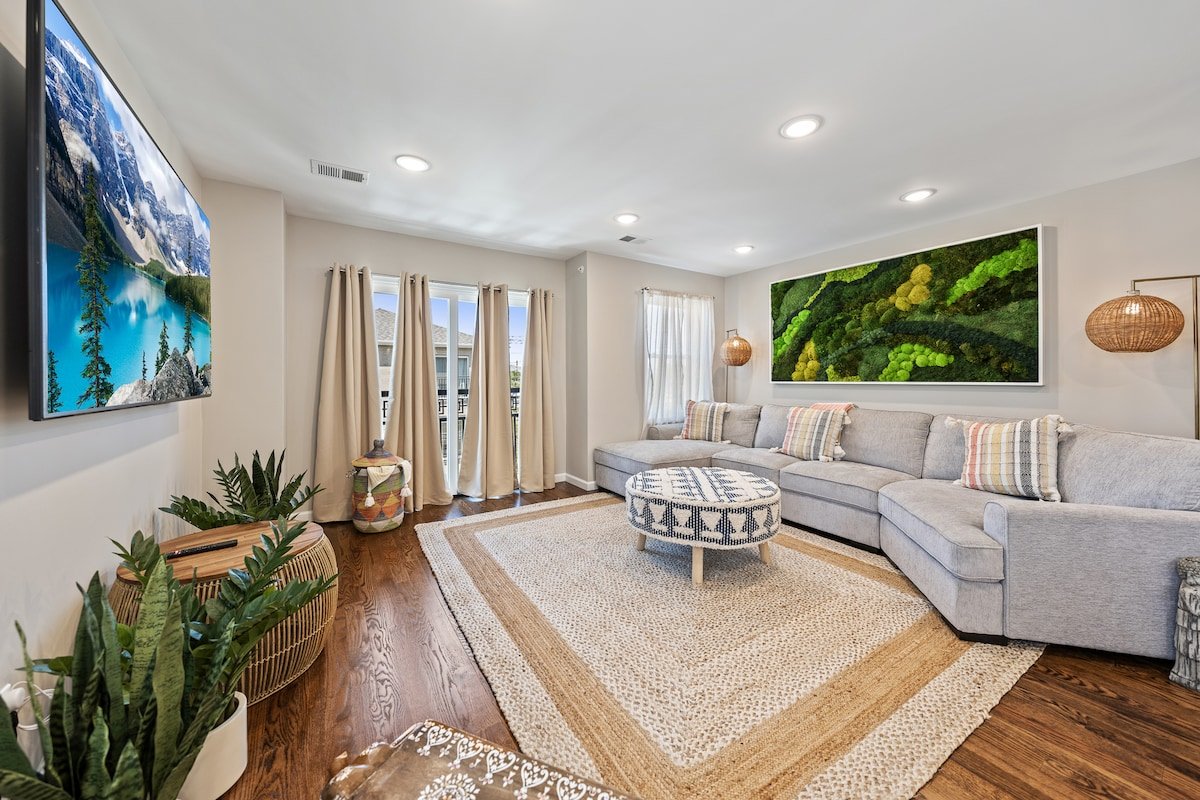 Modern Meets Culture – Top Floor Apartment gallery image 2